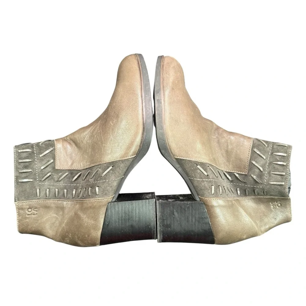 Lola Women's Chic Tan Ankle Boots - Picture 6 of 11